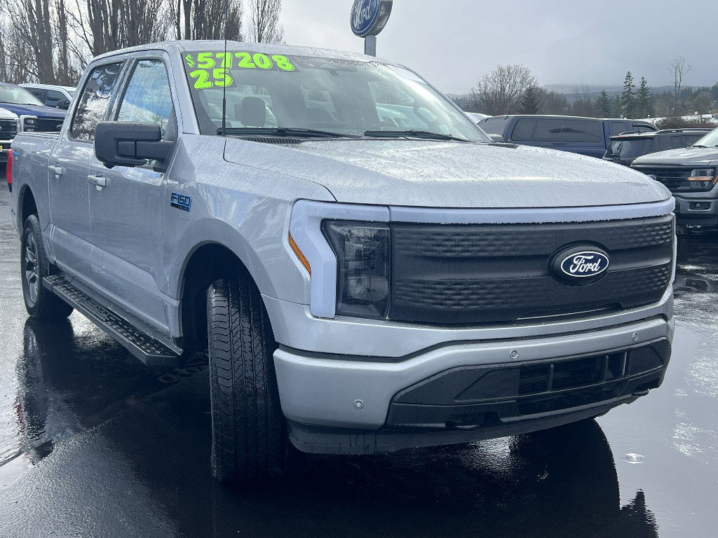 Used 2025 Ford F150 Lightning Flash image 4