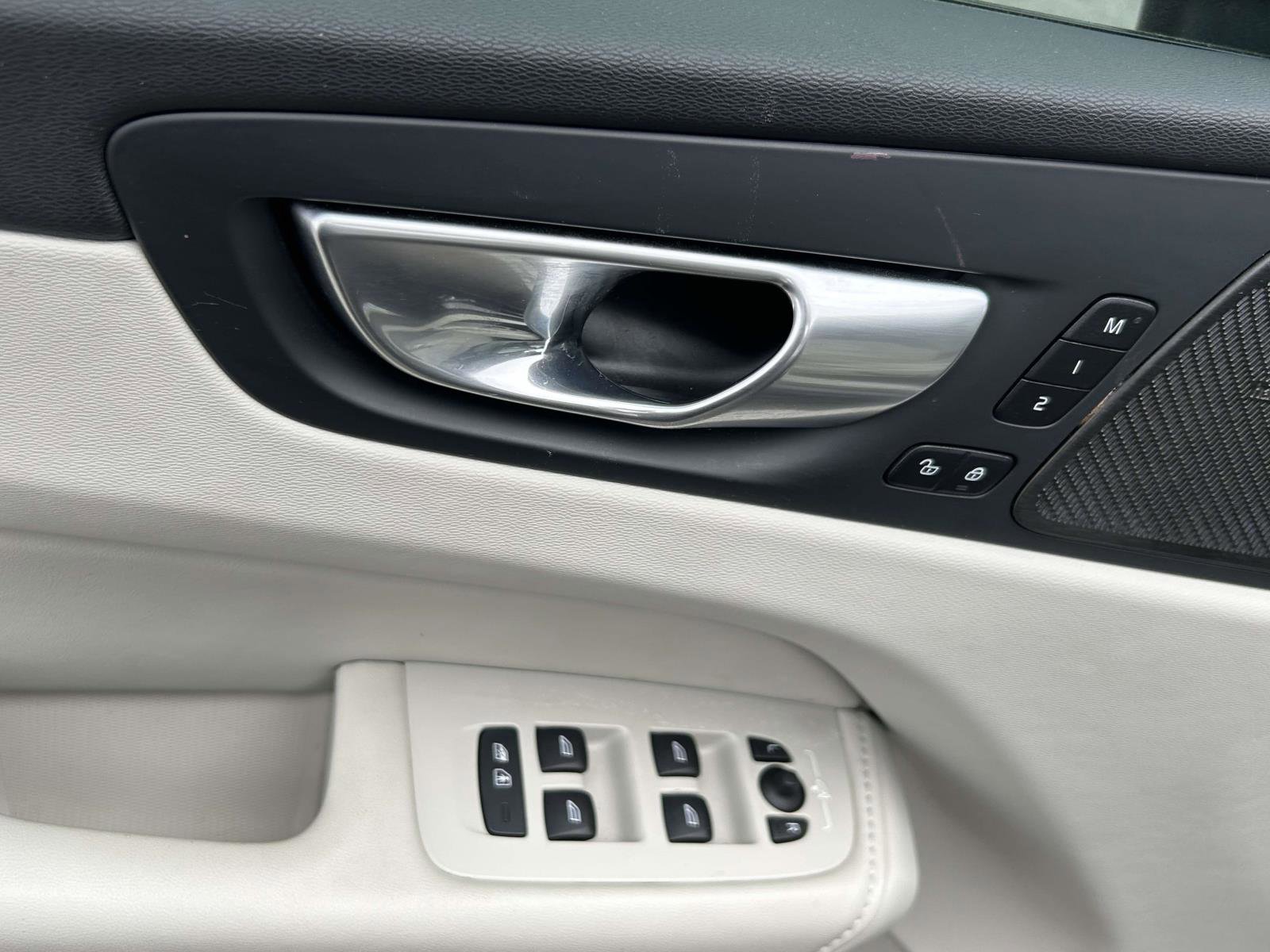 Certified 2024 Volvo XC60 B5 Plus w/ Climate Package image 22