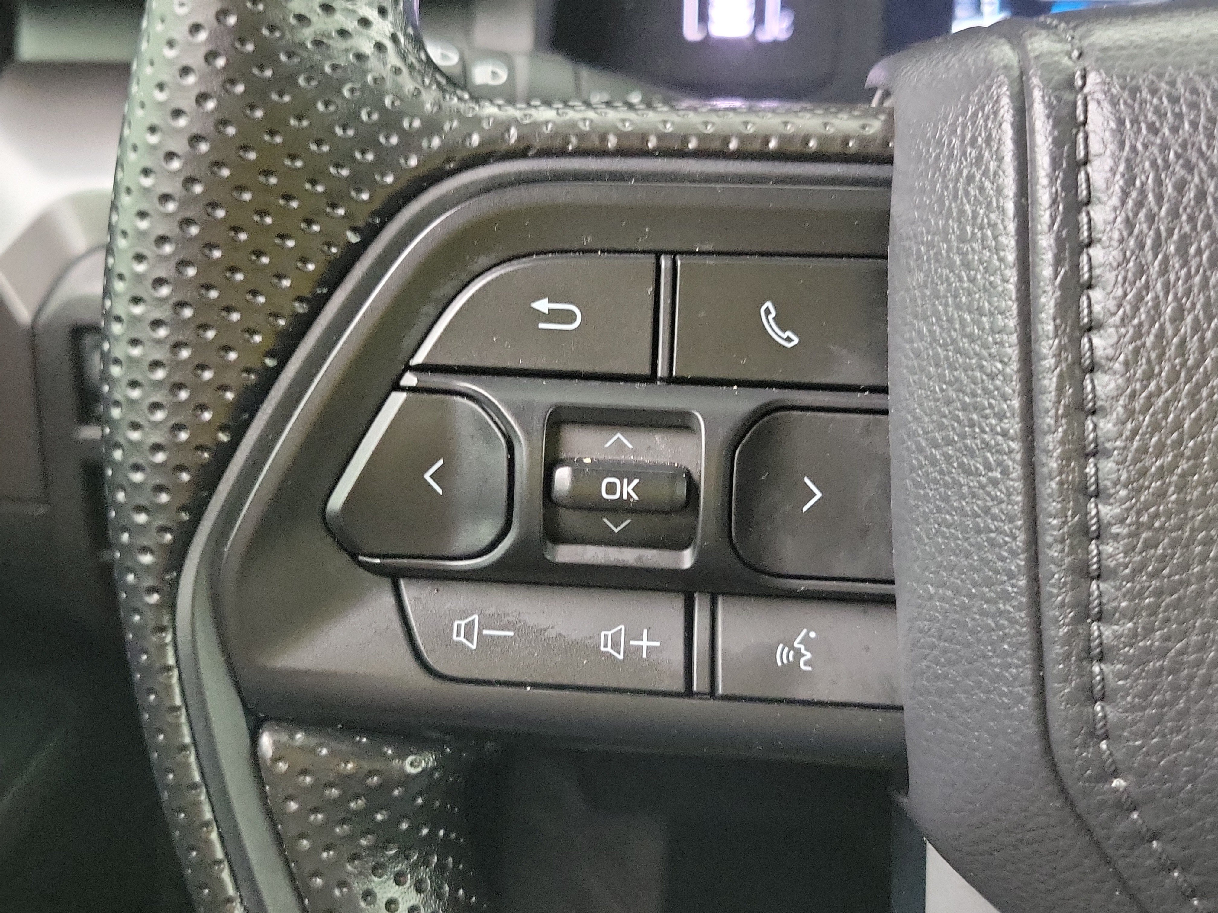 Certified 2025 Toyota Tacoma SR5 AWD/4WD image 23