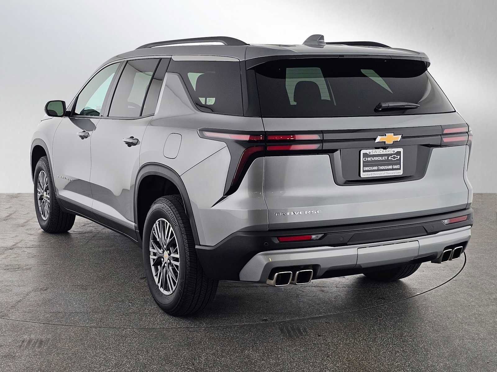 Used 2026 Chevrolet Traverse LT FWD image 5