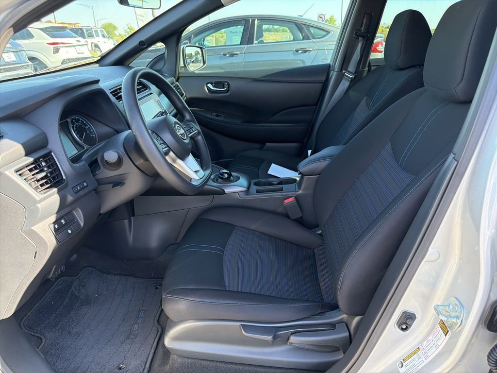 Used 2025 Nissan Leaf S FWD image 9