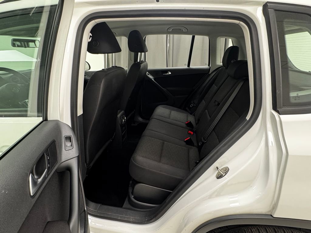 Used 2017 Volkswagen Tiguan S image 11