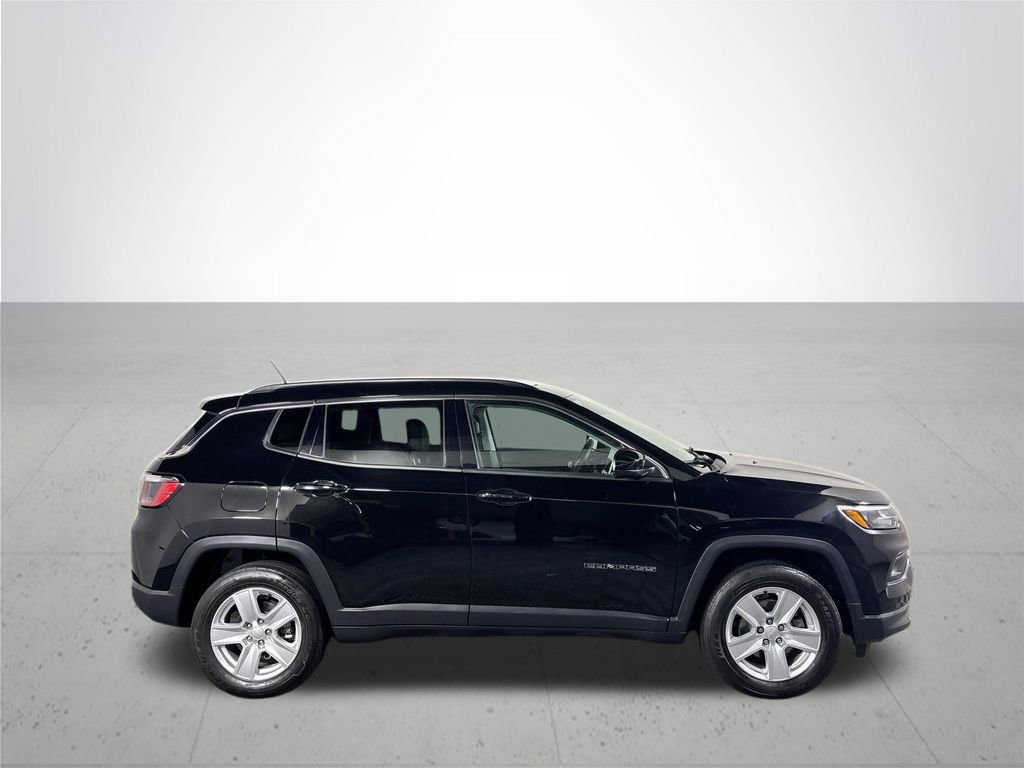 Used 2022 Jeep Compass Latitude w/ Sun and Sound Group AWD/4WD image 5
