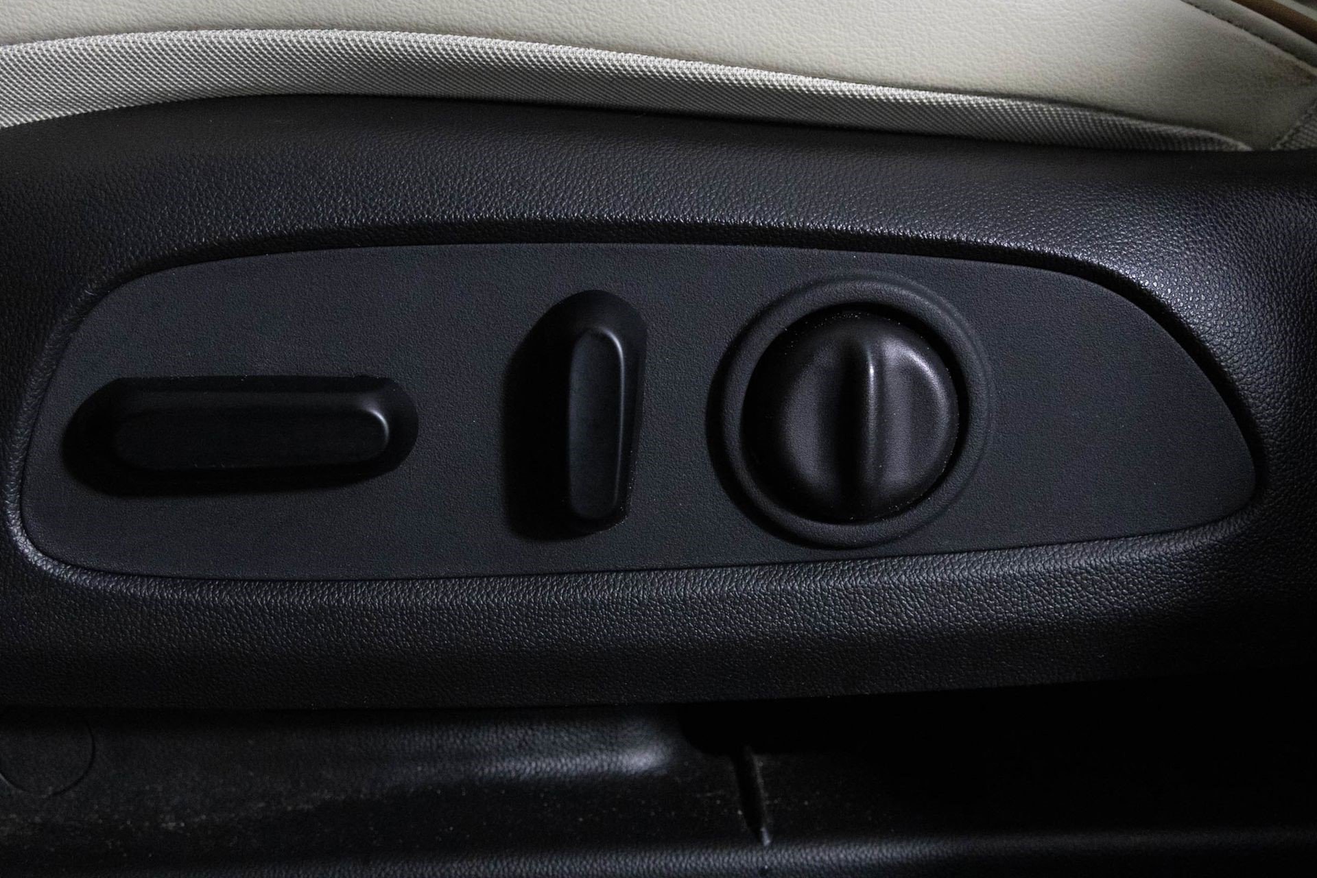 Certified 2024 Buick Encore GX Avenir w/ Avenir Convenience Package image 9