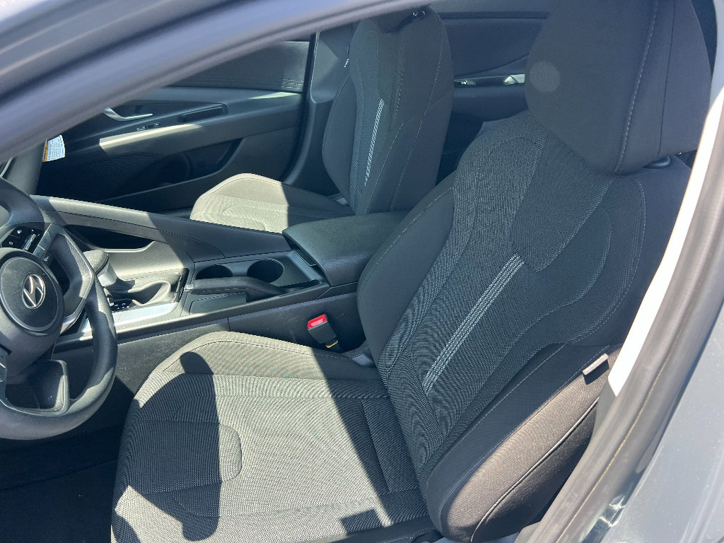 Used 2026 Hyundai Elantra SE image 29