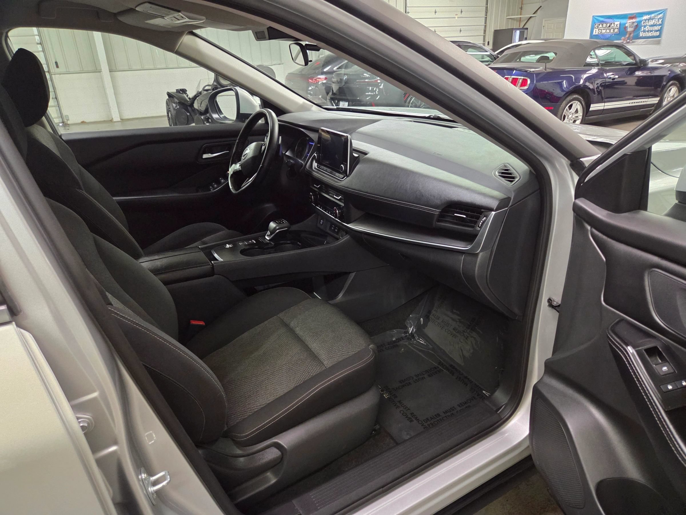 Used 2025 Nissan Rogue SV FWD image 29