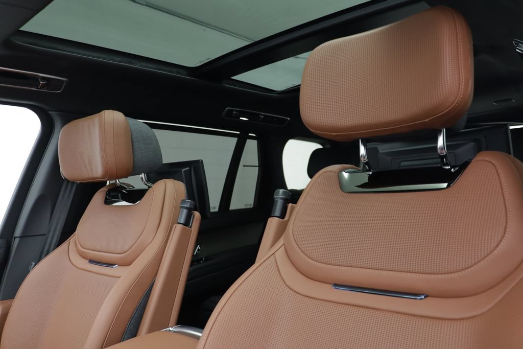 New 2026 Land Rover Range Rover SV AWD/4WD image 18