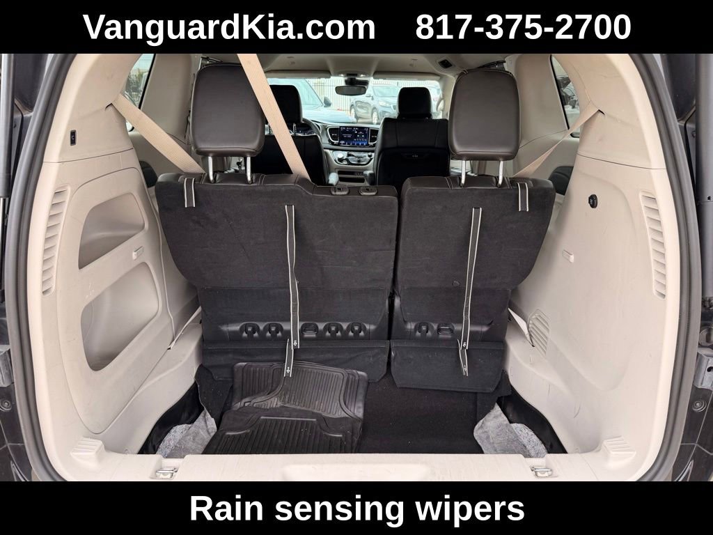 Used 2023 Chrysler Pacifica Touring-L FWD image 28