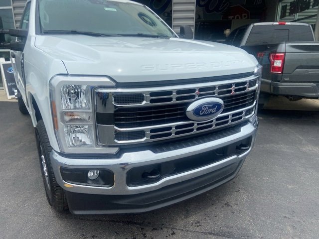 New 2025 Ford F350 4x4 Regular Cab Super Duty image 5