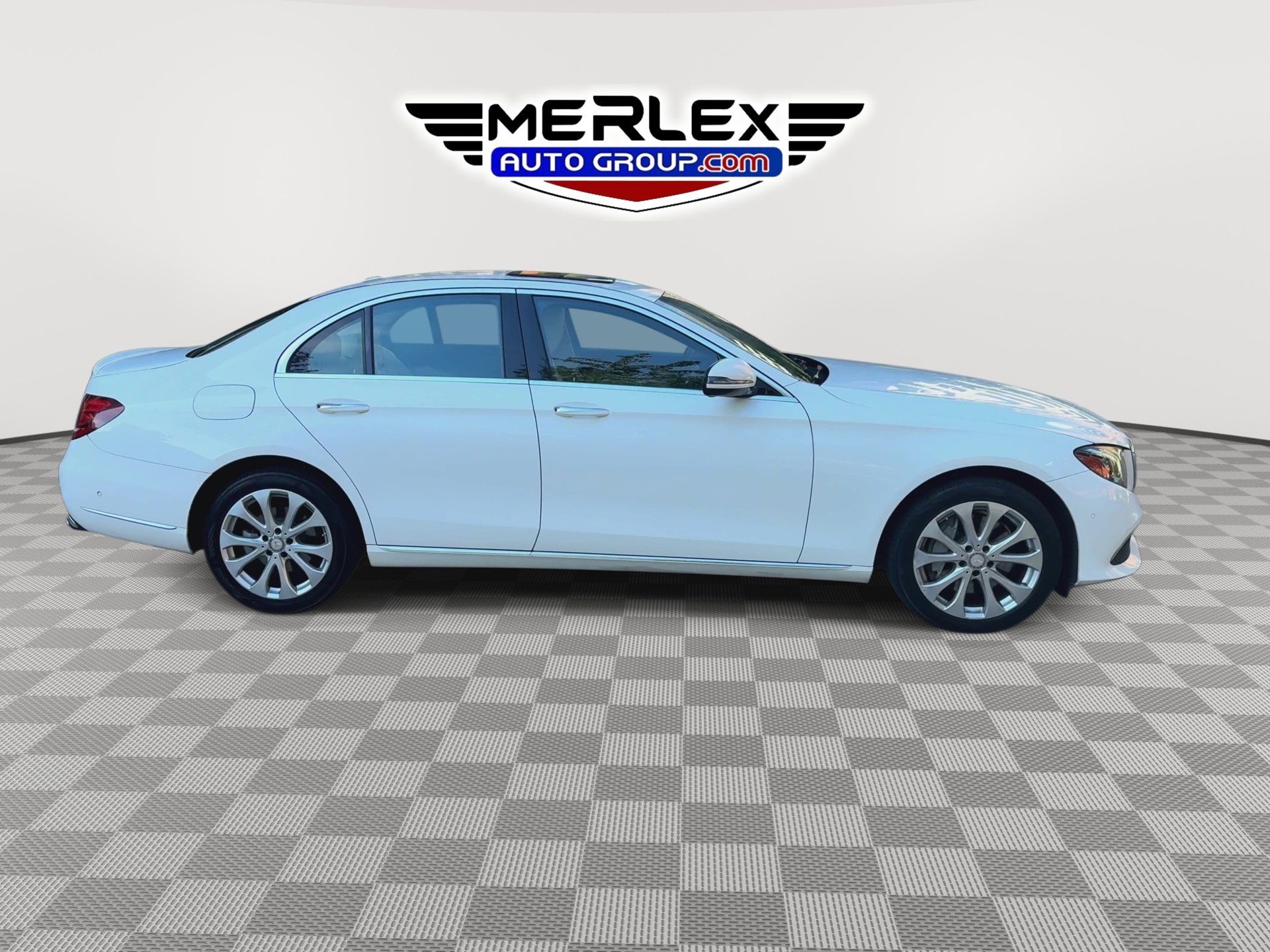 Used 2017 Mercedes-Benz E 300 4MATIC image 9