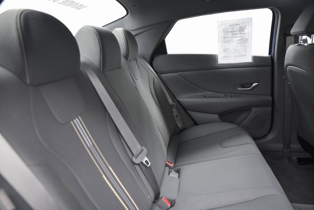 Used 2025 Hyundai Elantra SEL image 16