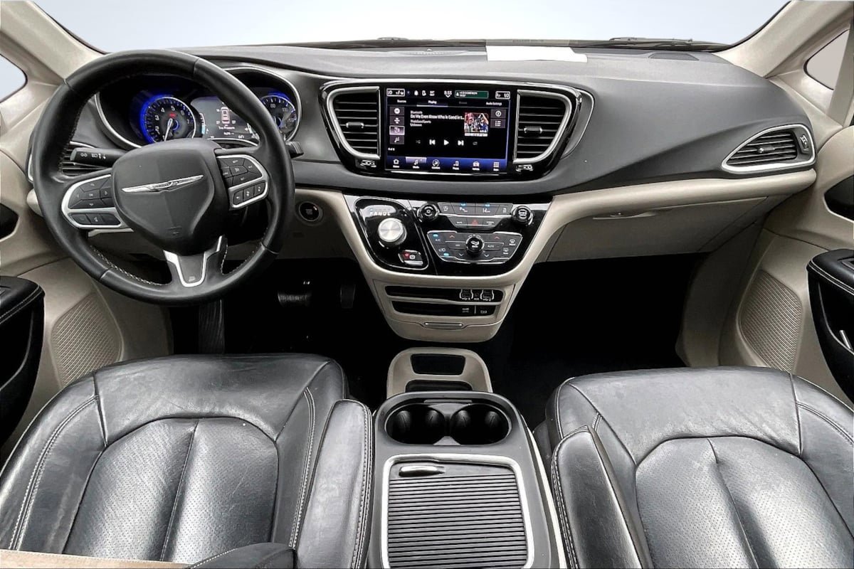 Used 2022 Chrysler Pacifica Touring-L FWD image 16