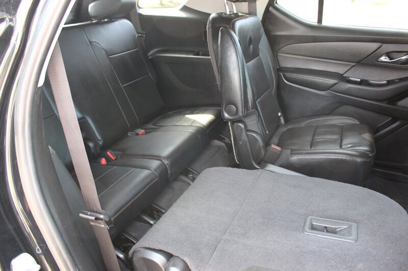 Used 2018 Chevrolet Traverse LT FWD image 16