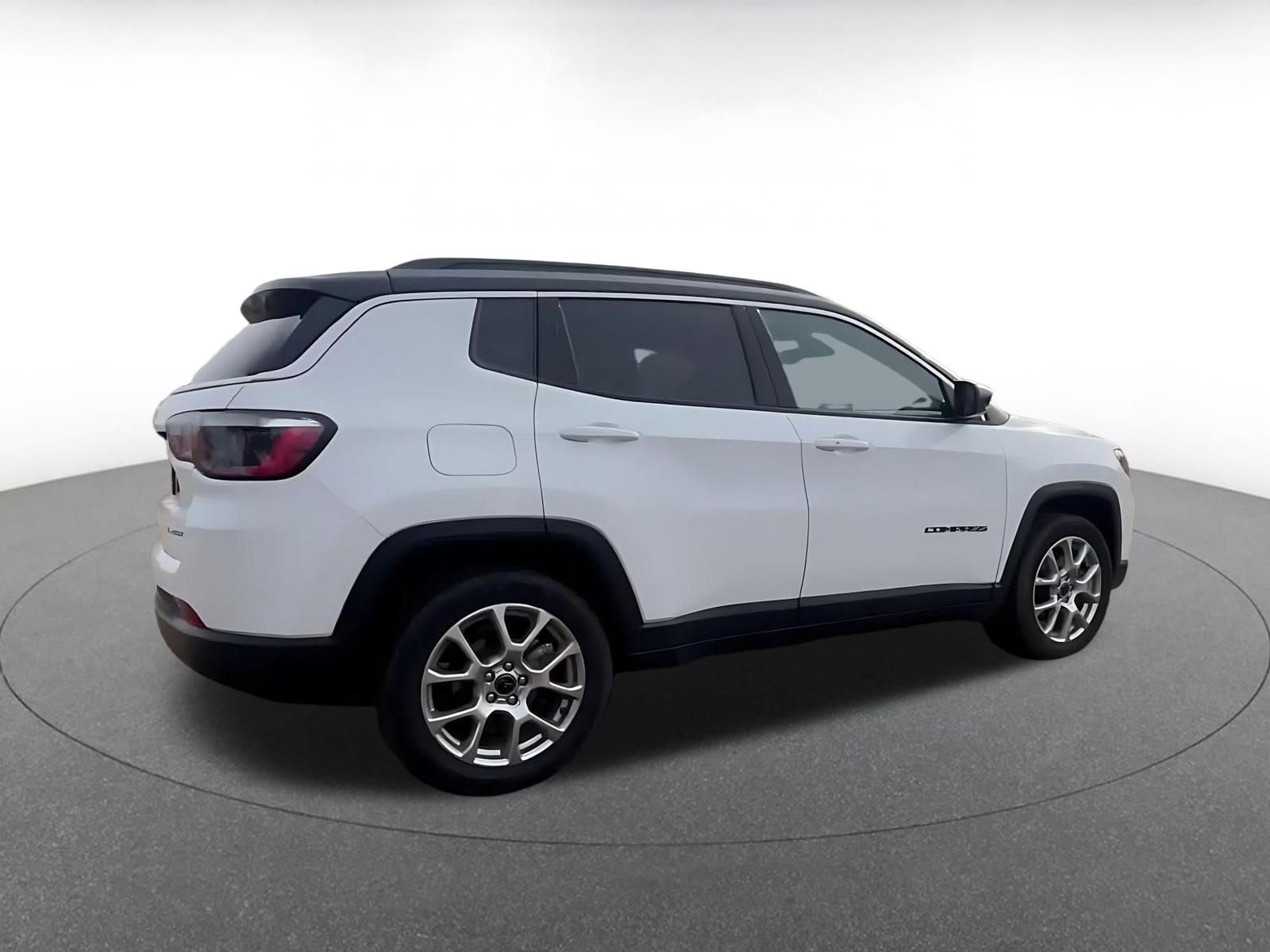 Used 2025 Jeep Compass Limited AWD/4WD image 15
