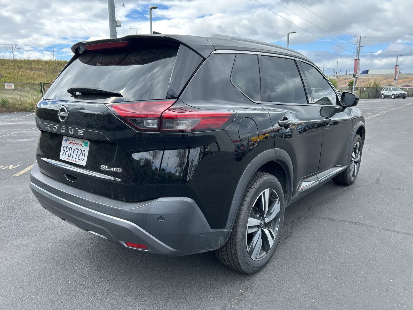 Used 2023 Nissan Rogue SL image 4