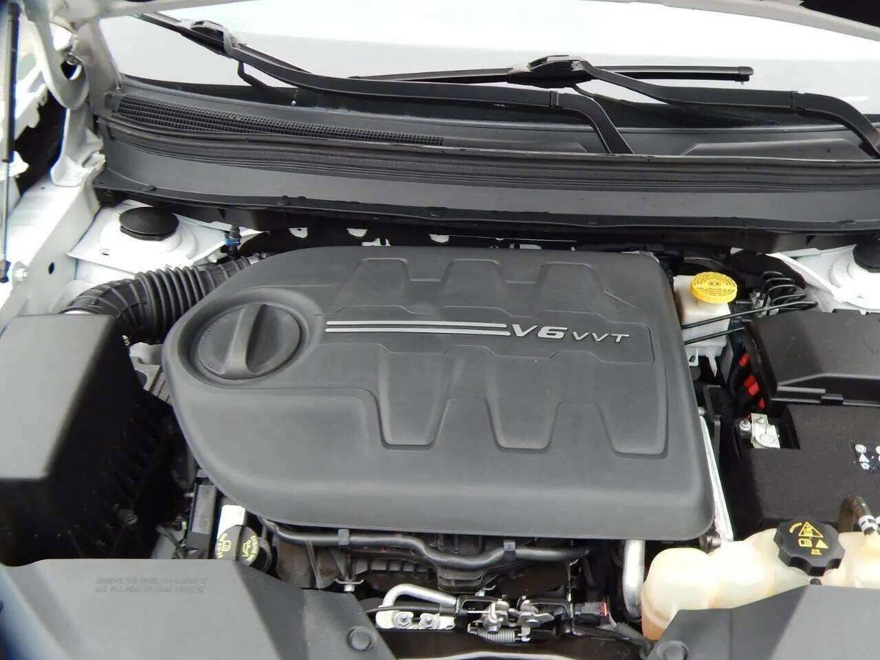 Used 2020 Jeep Cherokee Limited w/ Technology Group image 29