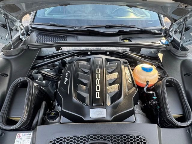 Used 2015 Porsche Macan Turbo image 2