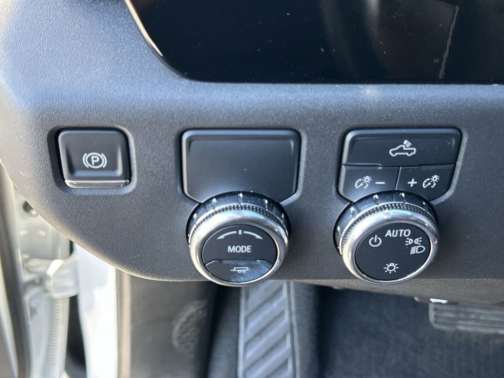 Used 2025 GMC Sierra 1500 SLE RWD image 18