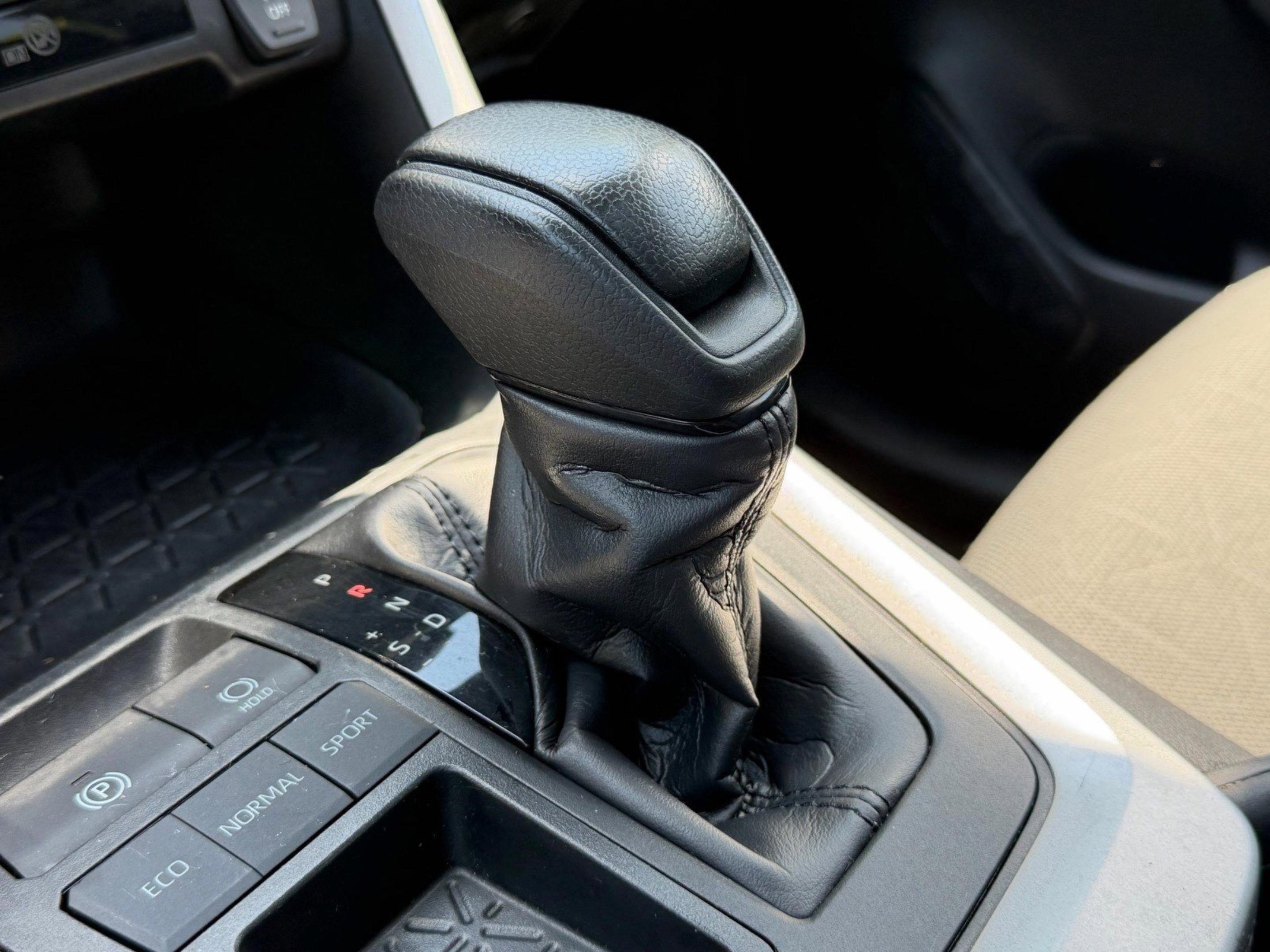 Used 2024 Toyota RAV4 XLE w/ Convenience Package FWD image 41