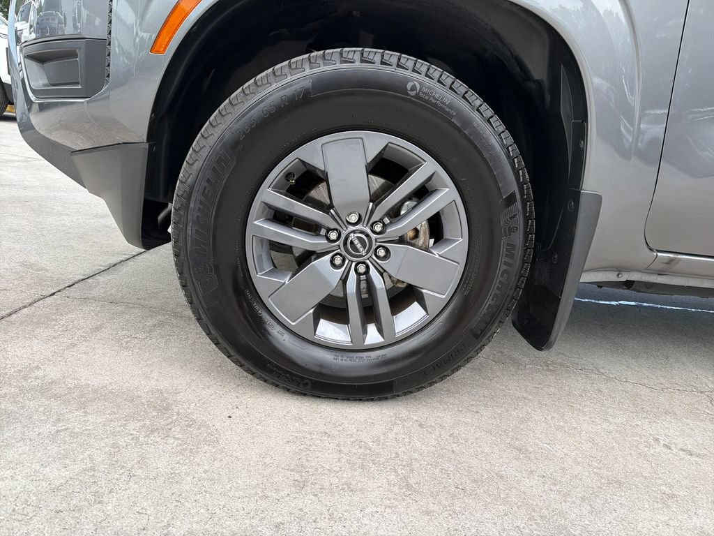 Used 2025 Nissan Frontier SV RWD image 9