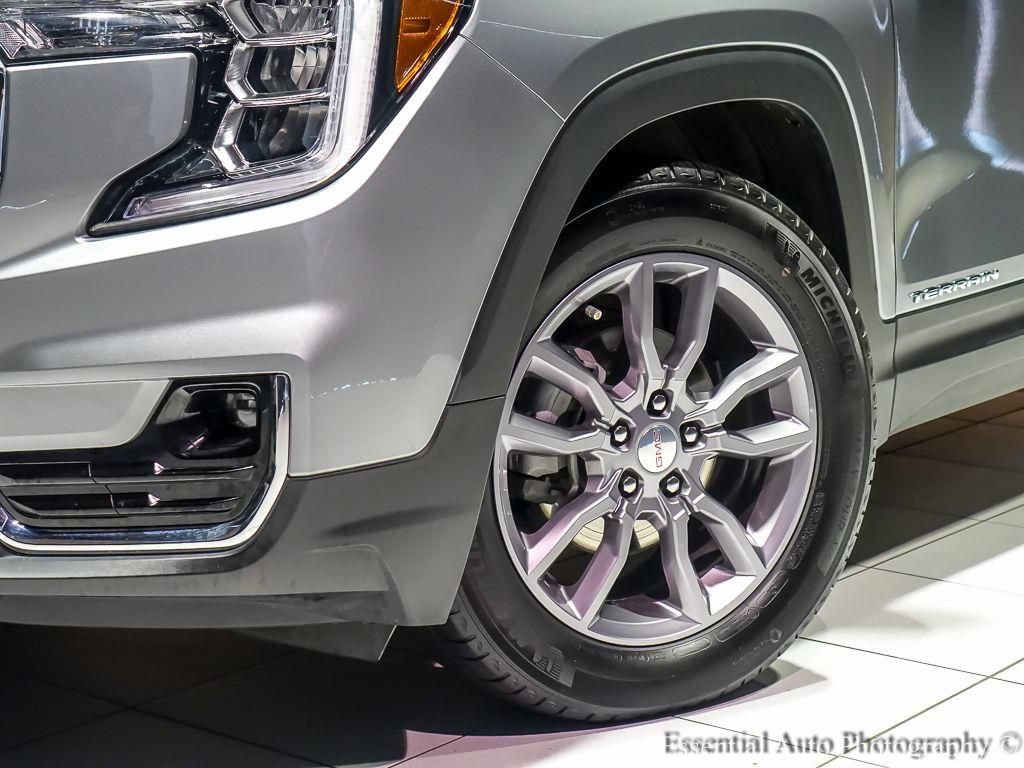 Used 2024 GMC Terrain SLT w/ Infotainment Package II FWD image 5