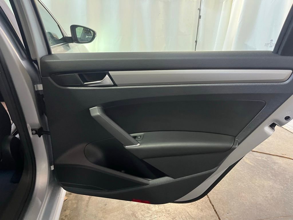 Certified 2020 Volkswagen Passat 2.0T SE w/ Sunroof Package image 26