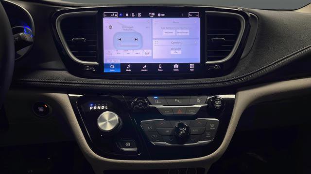 Used 2022 Chrysler Pacifica Touring-L FWD image 12