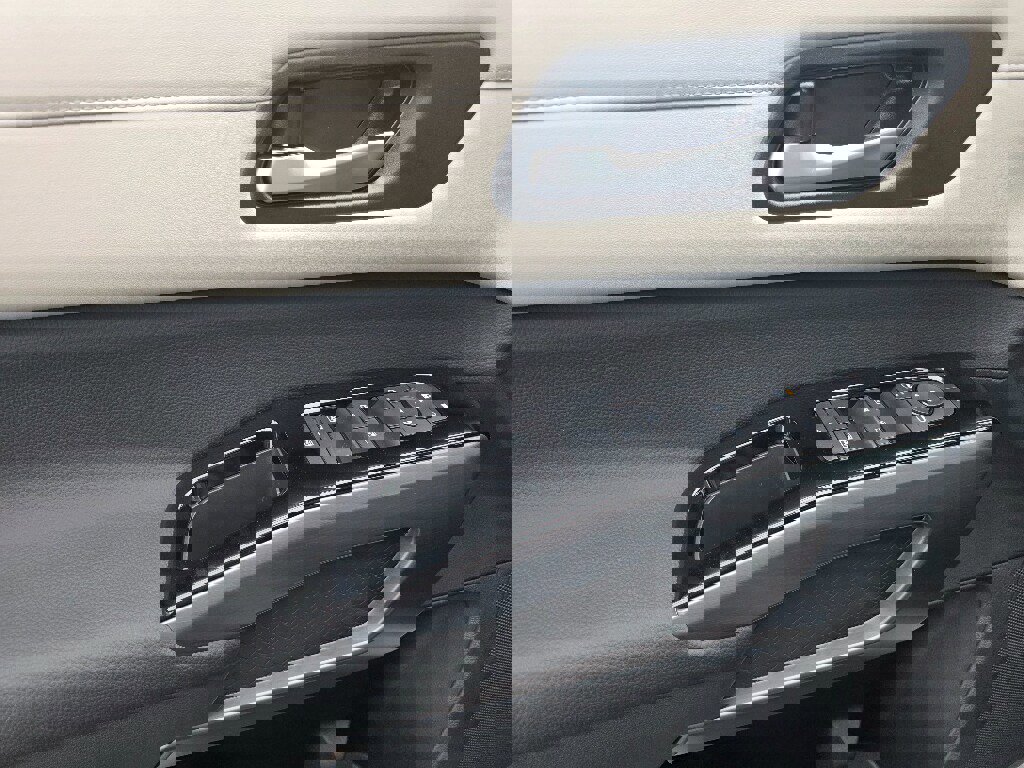 New 2026 Nissan Pathfinder SL image 11