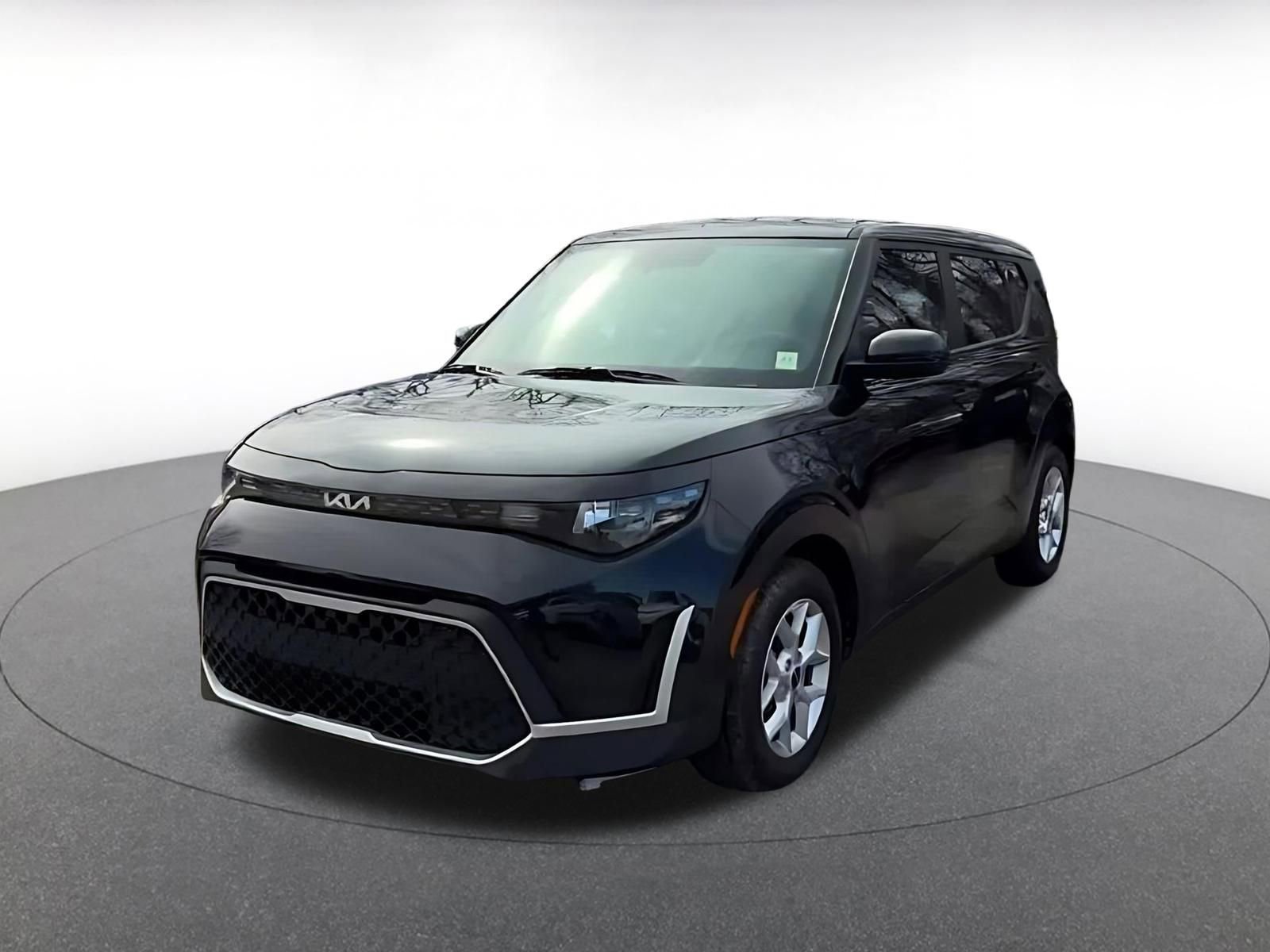 Used 2025 Kia Soul LX w/ LX Technology Package FWD image 7