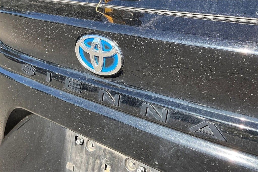 Used 2024 Toyota Sienna XLE image 12