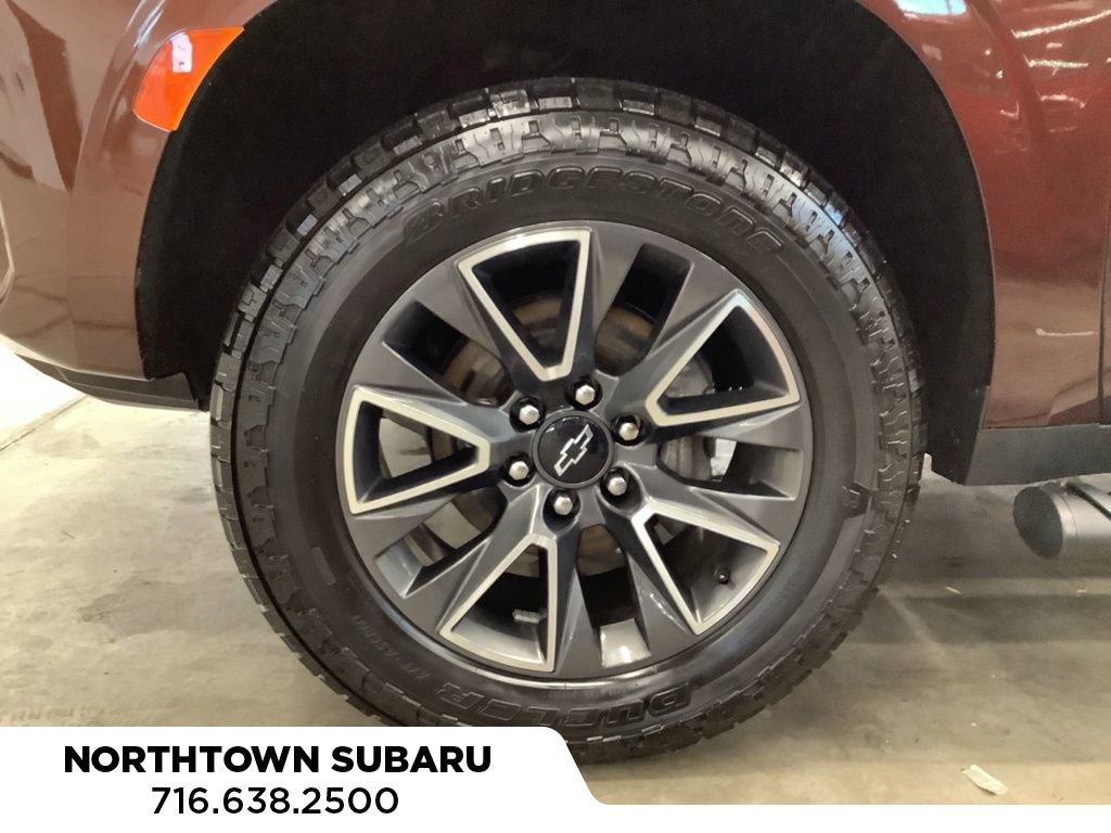 Used 2022 Chevrolet Tahoe Z71 w/ Luxury Package AWD/4WD image 17