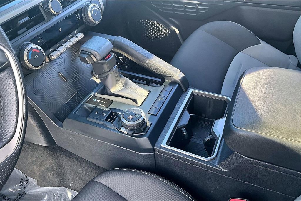 Used 2024 Toyota Tacoma TRD Off-Road image 17