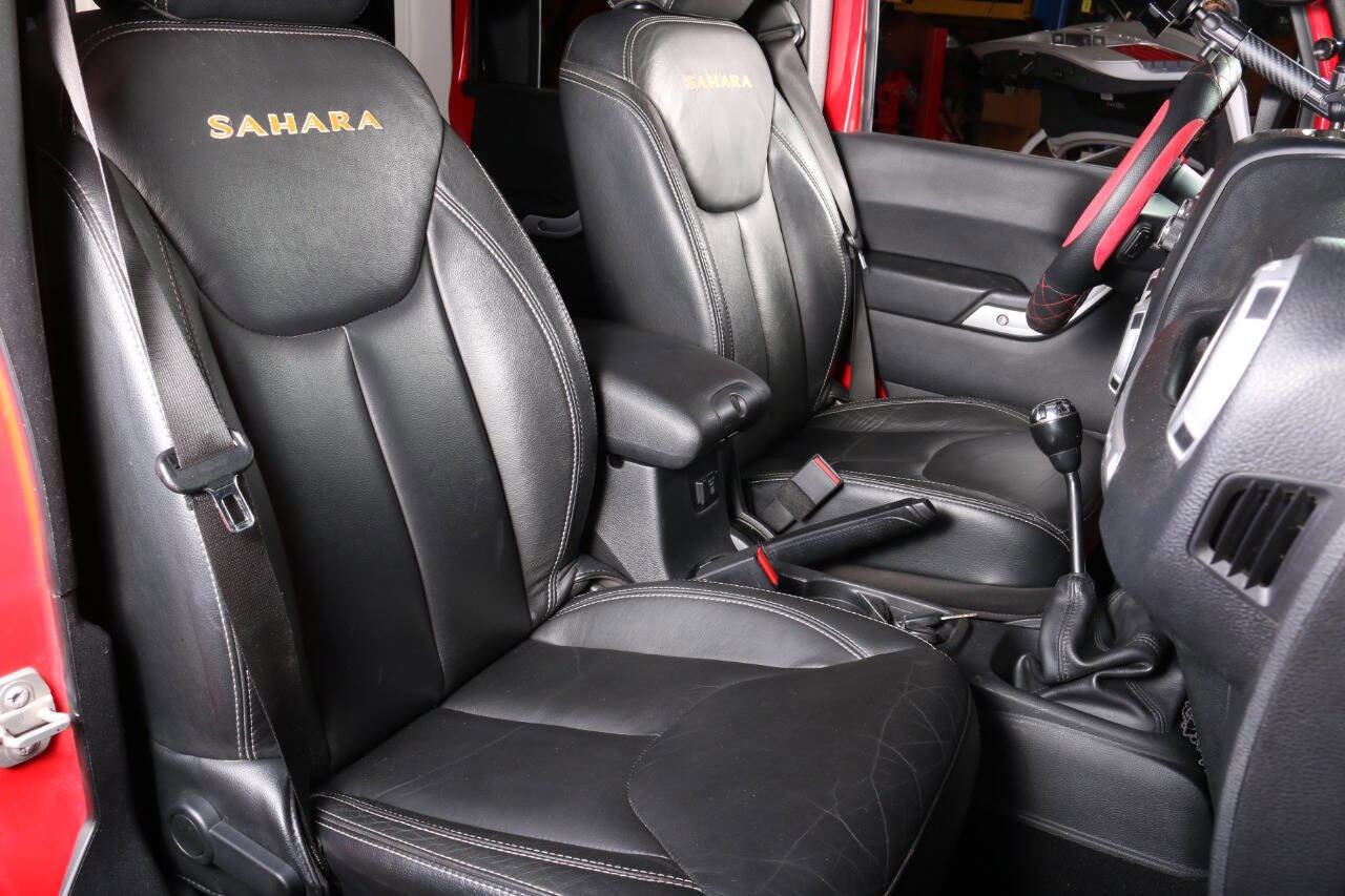 Used 2015 Jeep Wrangler Unlimited Sahara AWD/4WD image 60