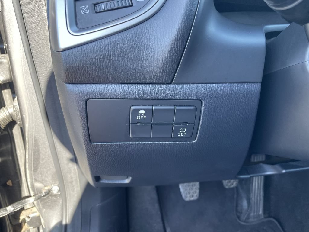 Used 2018 MAZDA MAZDA3 Touring FWD image 19