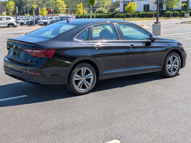 Used 2024 Volkswagen Jetta SE FWD image 3