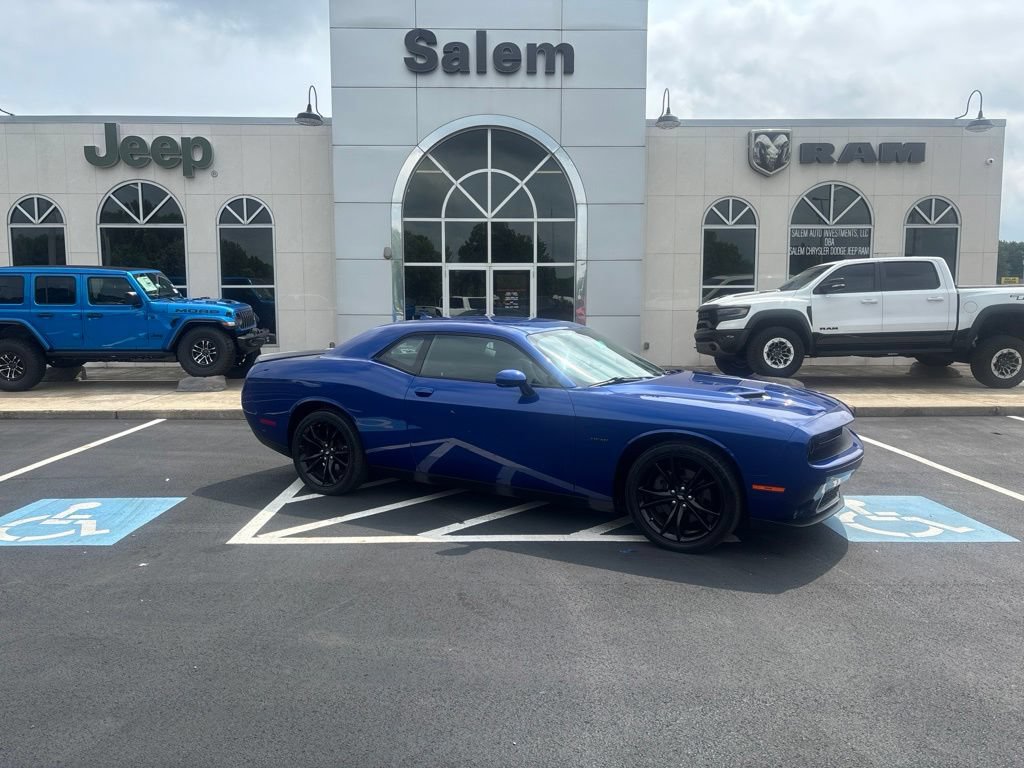 Used 2018 Dodge Challenger R/T w/ Blacktop Package RWD image 1