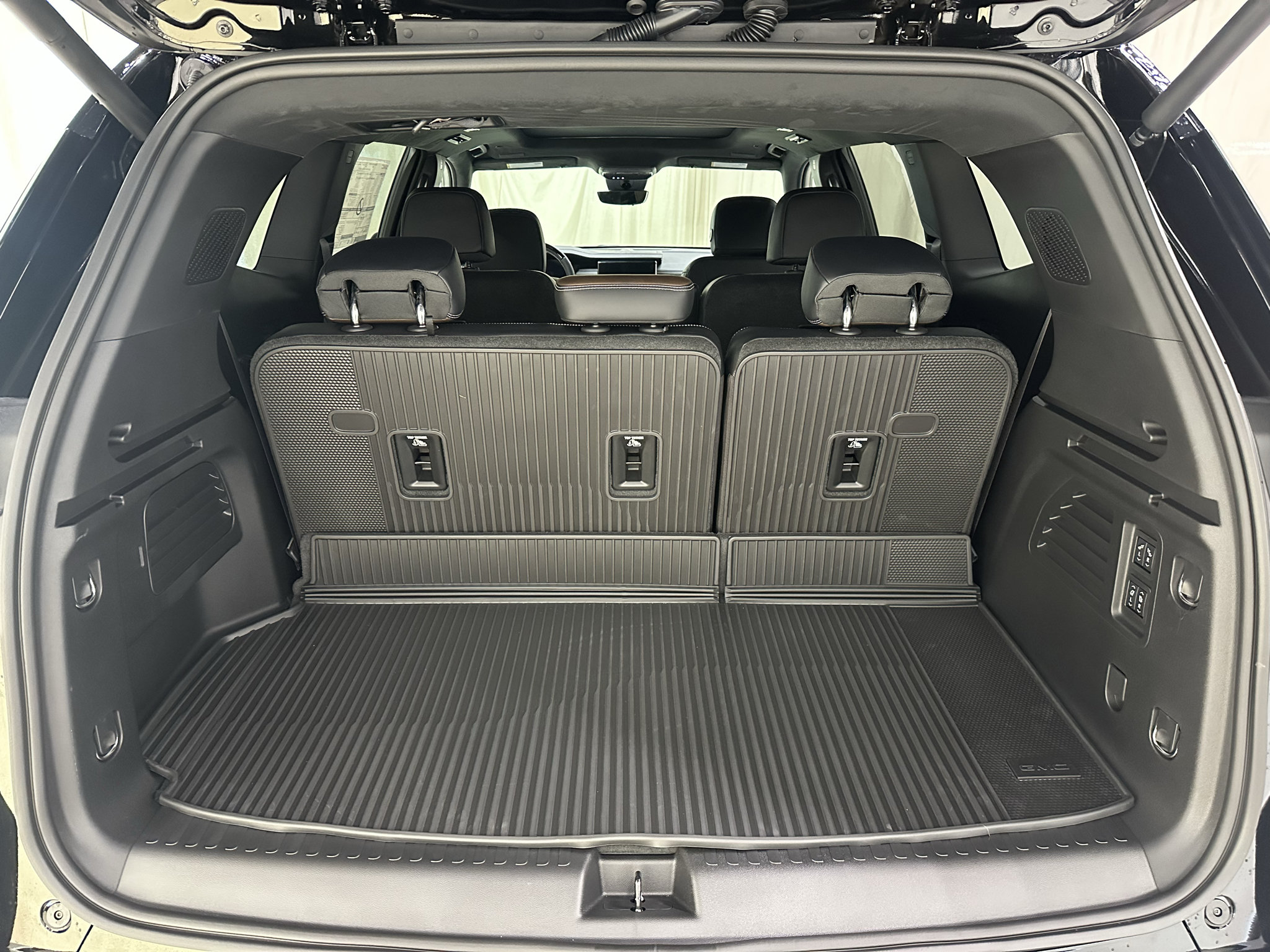 New 2027 GMC Acadia Denali Ultimate w/ LPO, Floor Liner Package AWD/4WD image 11