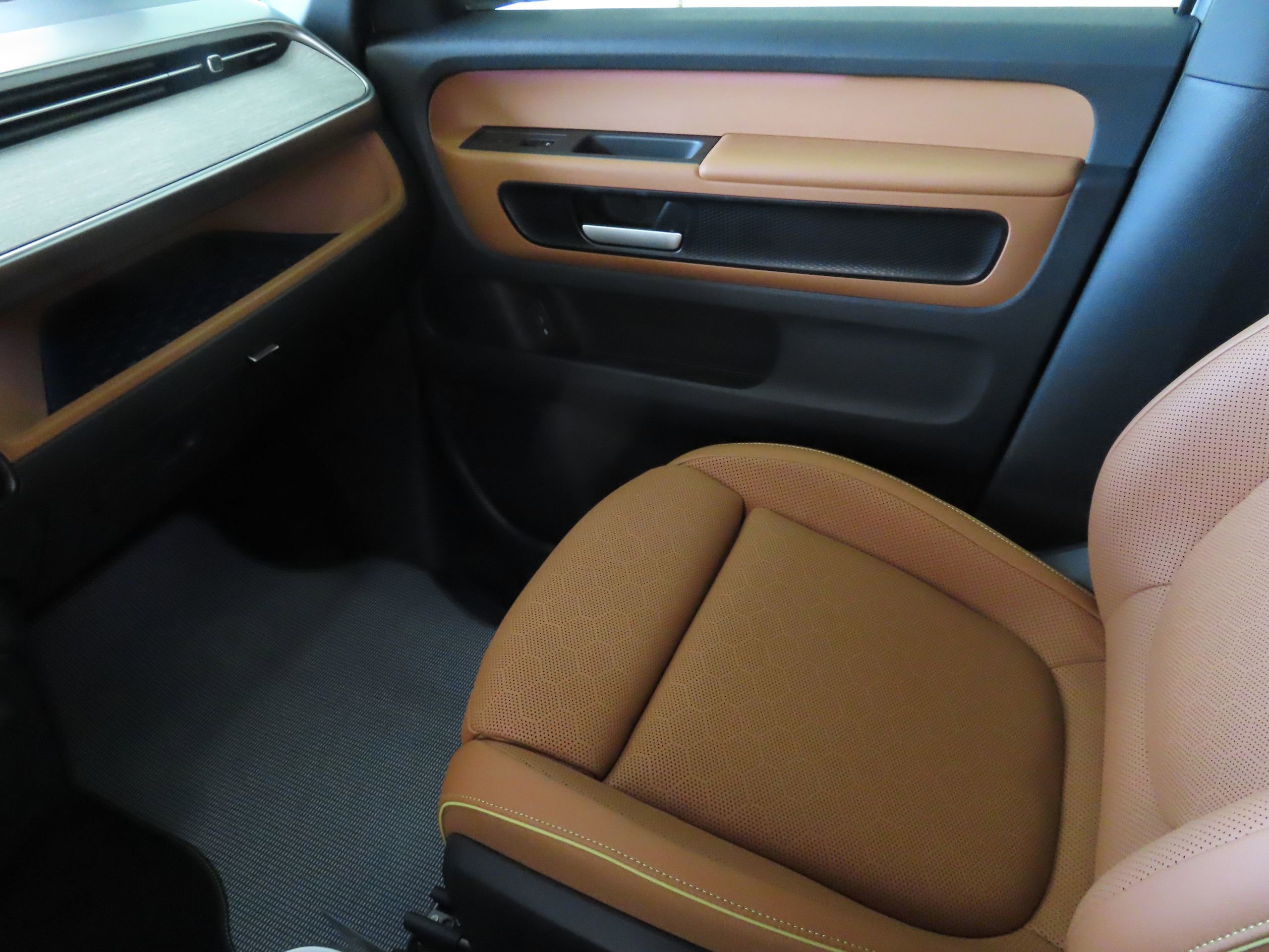 New 2025 Volkswagen ID. Buzz Pro S image 21