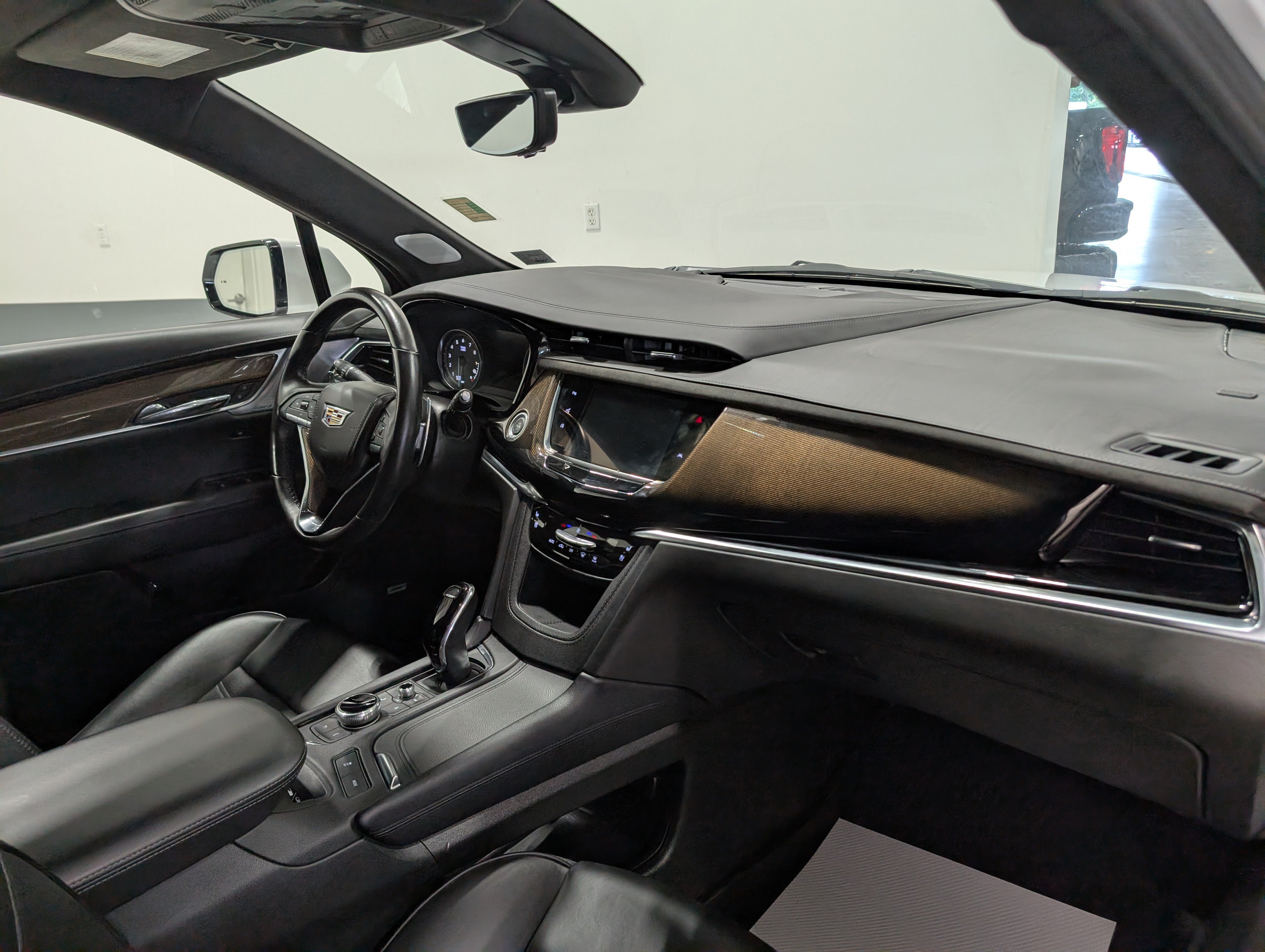Used 2024 Cadillac XT6 Sport w/ LPO, ONYX Package AWD/4WD image 21