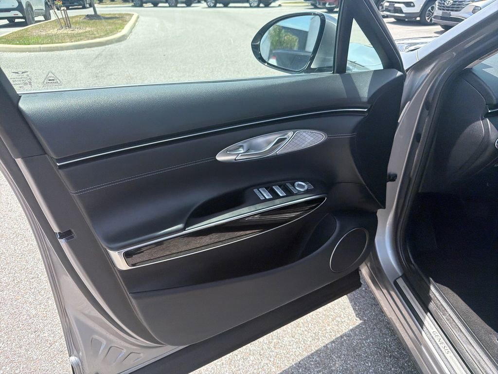Used 2025 Genesis GV70 2.5T AWD/4WD image 14