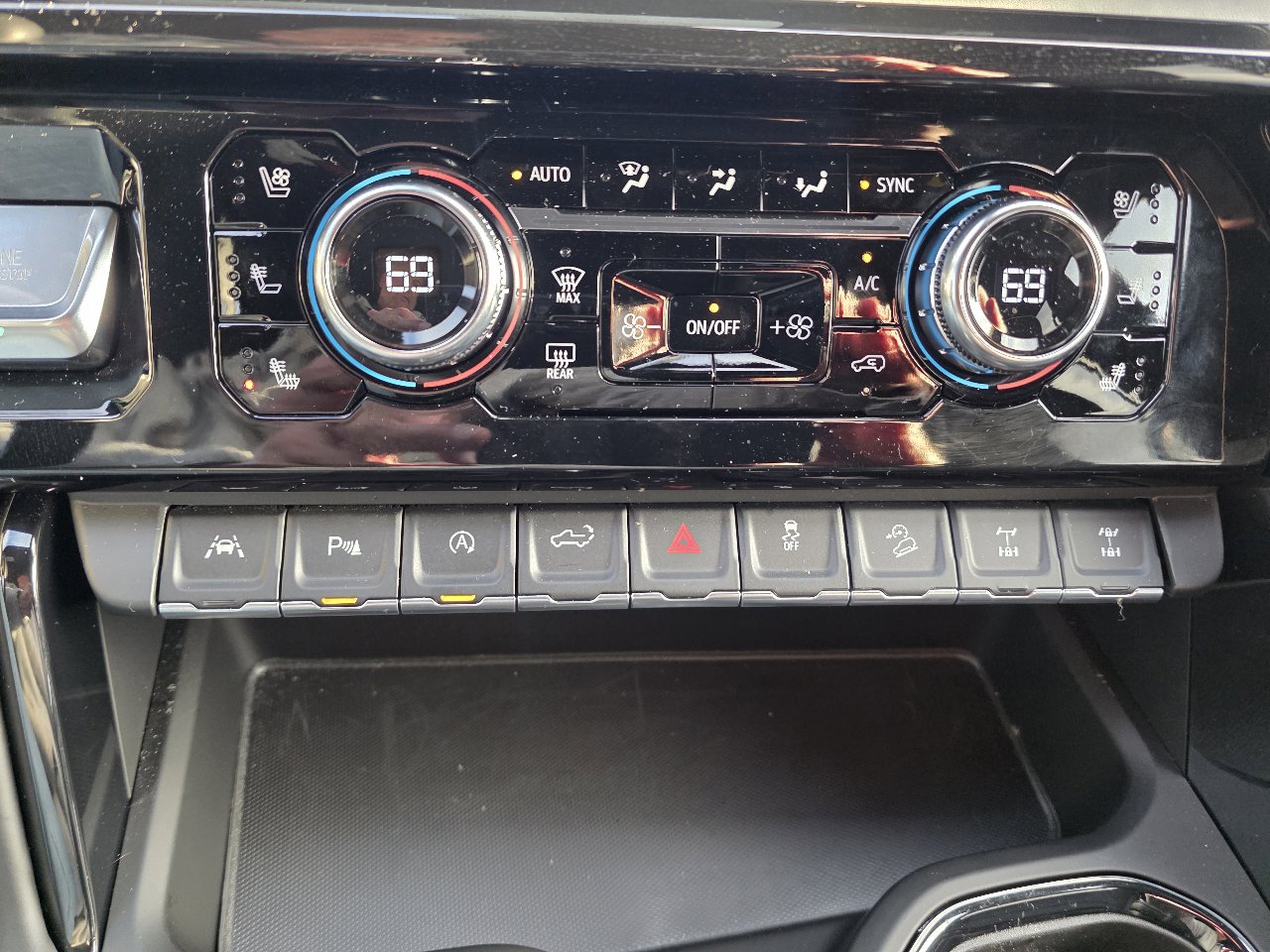 Used 2025 GMC Sierra 1500 AT4X image 26