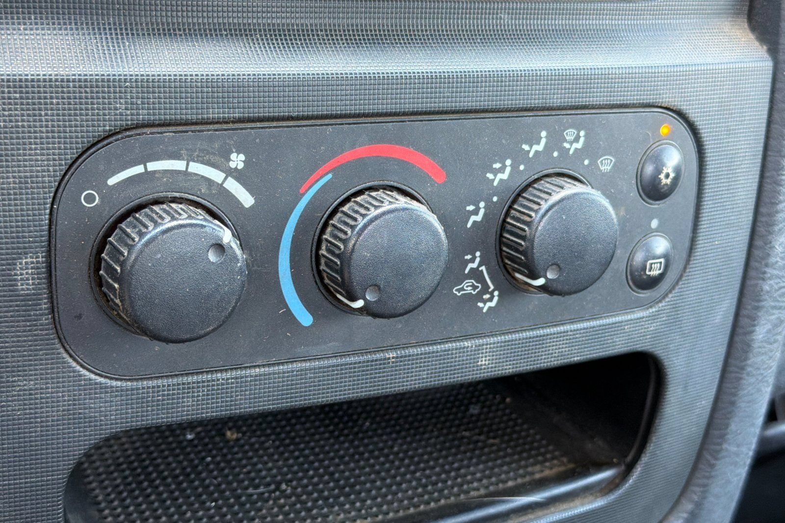 Used 2004 Dodge Ram 2500 Truck SLT w/ Trailer Tow Group AWD/4WD image 17