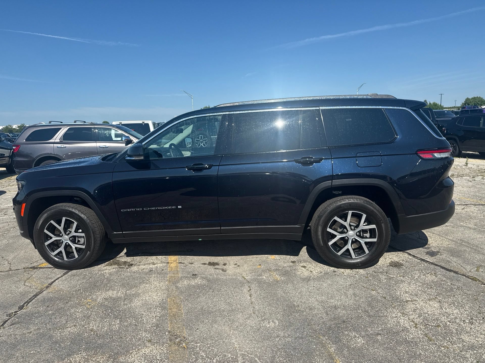 Used 2024 Jeep Grand Cherokee L Limited w/ Luxury Tech Group II AWD/4WD image 9