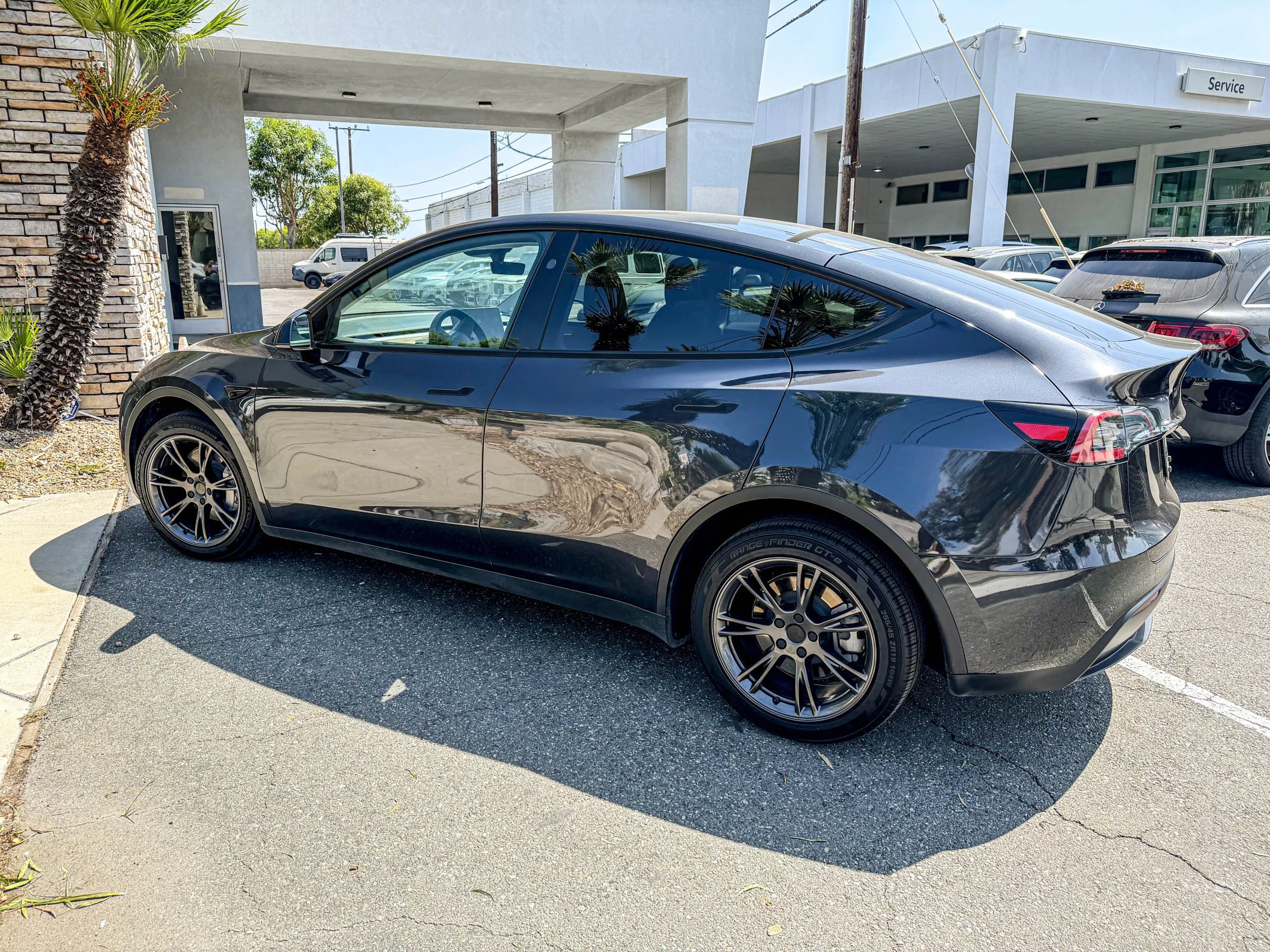 Used 2024 Tesla Model Y Long Range AWD/4WD image 4
