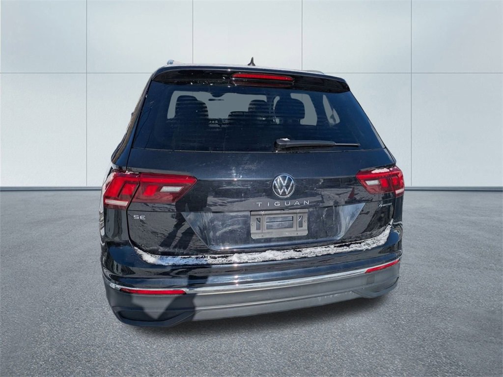 Used 2024 Volkswagen Tiguan SE image 4