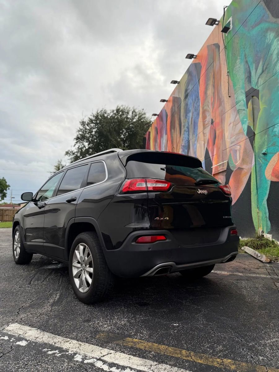 Used 2016 Jeep Cherokee Limited image 7