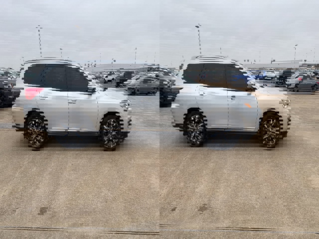 Used 2019 Nissan Pathfinder Platinum video 2