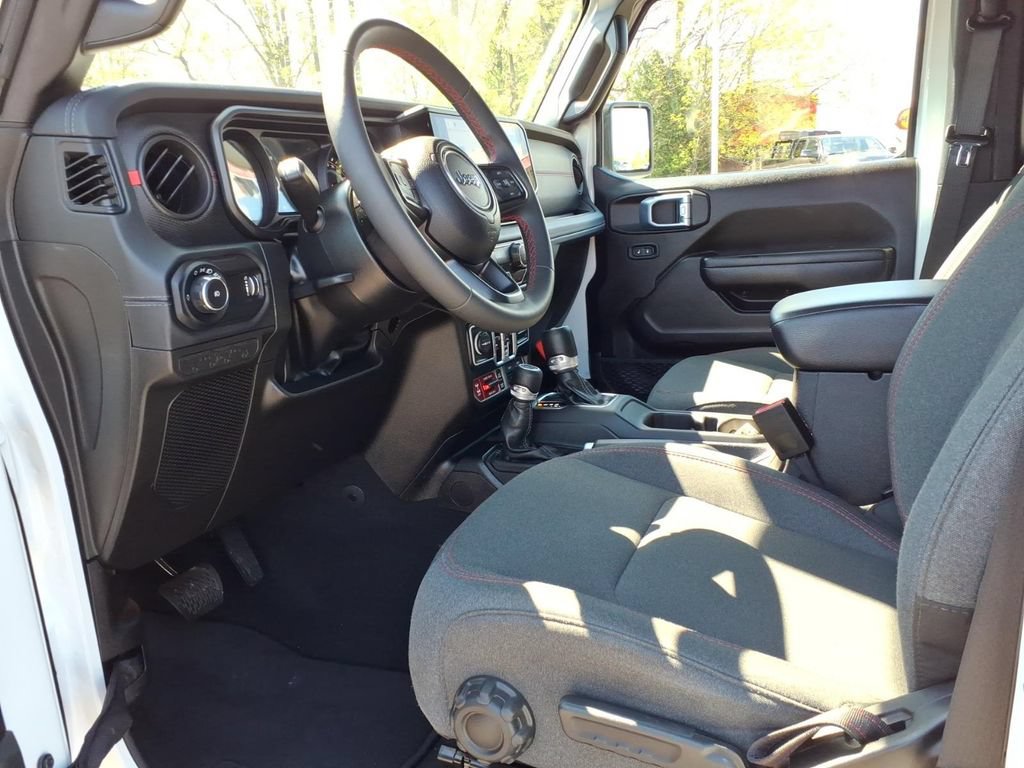 Used 2024 Jeep Wrangler Unlimited Rubicon AWD/4WD image 13