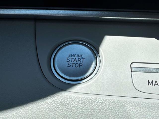 Used 2025 Hyundai Elantra Limited FWD image 25