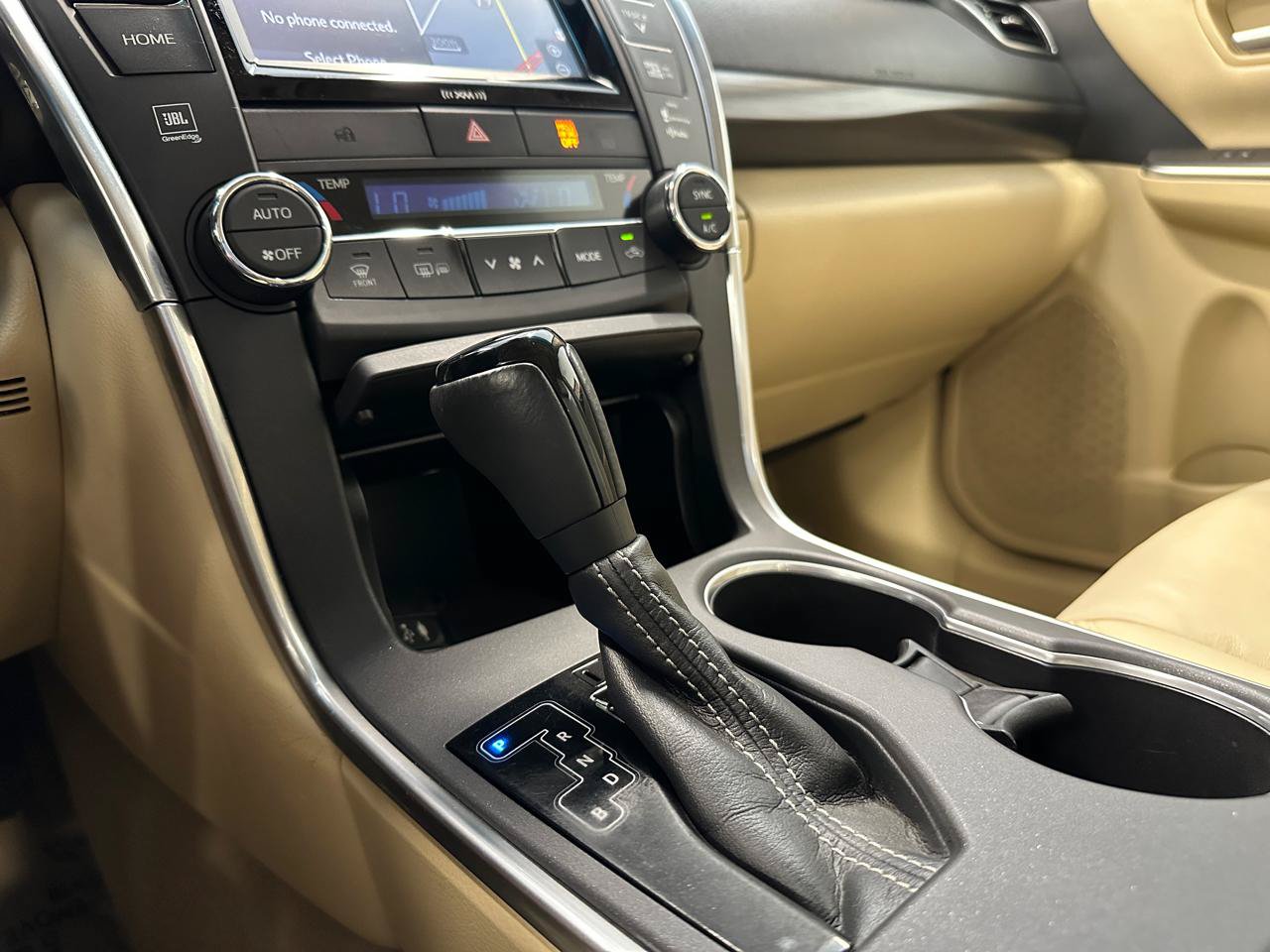 Used 2015 Toyota Camry XLE w/ Moonroof Package FWD image 36